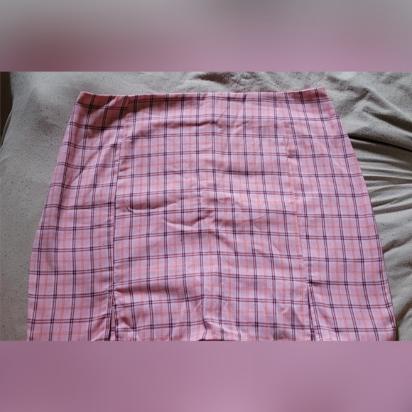 Pink plaid mini skirt - Picture 2 of 5